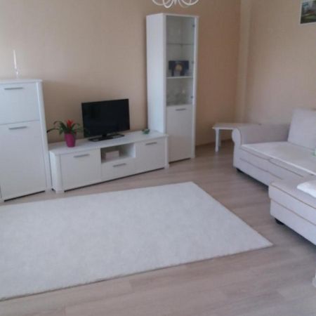 Juli'S Apartment Орадя Экстерьер фото