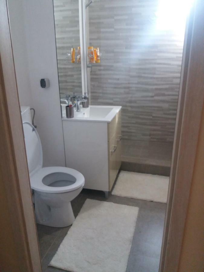 Juli'S Apartment Орадя Экстерьер фото